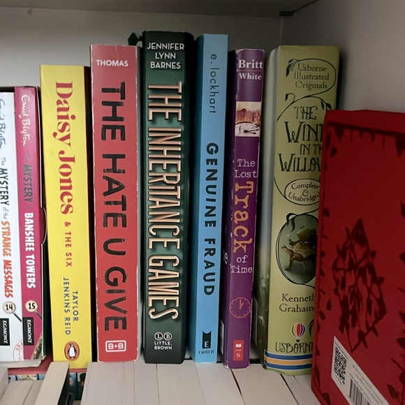 BOOKS! 📖 - Picture 4 of 4